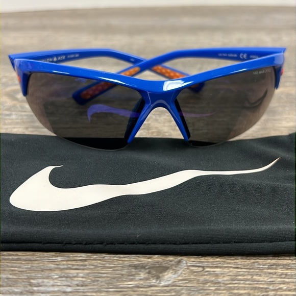 SOLD IN STORE Nike Skylon Ace EV0891 Men’s Sunglasses and Cleaning Pouch - Picture 2 of 9